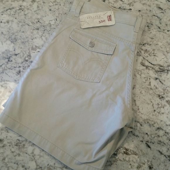 NWT Levi Relaxed shorts 550 Khaki Cargo Size 16 B3 - Picture 1 of 5